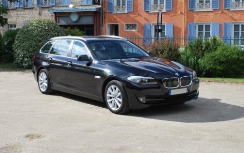 BMW Serie 5 Touring (F11) Luxe 530da Vous habitez loin de Lyon ? Nous venons vous chercher à la gare ou à l aéroport.