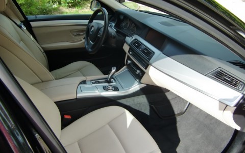 BMW Serie 5 Touring (F11) Luxe 530da Sellerie cuir et finition en aluminium brossé