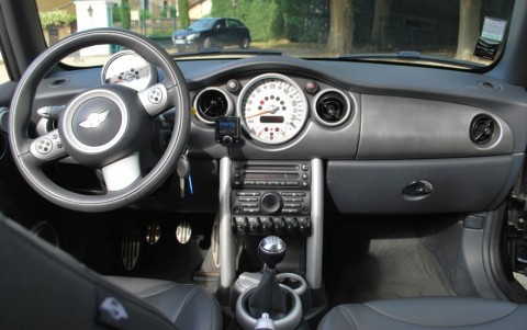 Mini Cooper S Cabriolet 170 cv R52 Chargeur CD dans le coffre