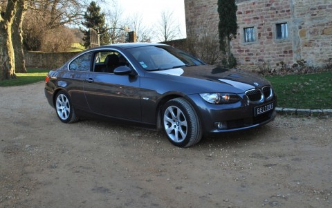 BMW 330xd Coupé (E92) Luxe 231 cv Vous habitez loin de Lyon ? Nous venons vous chercher à la gare ou à l aéroport.