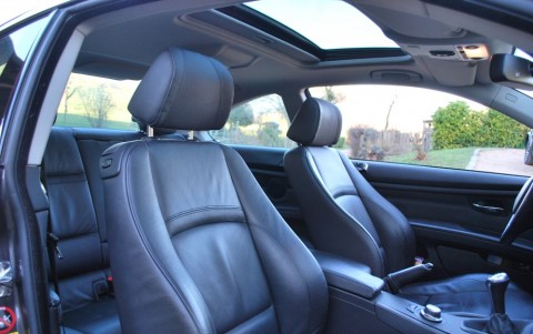 BMW 330xd Coupé (E92) Luxe 231 cv Sièges sport pour conducteurs et passagers avant