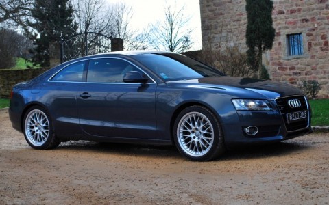 Audi A5 3.0 TDI 240cv Ambition Luxe Quattro Vous habitez loin de Lyon ? Nous venons vous chercher à la gare ou à l'aéroport.