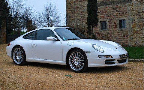 Porsche 997 Carrera S 3.8 355cv Vous habitez loin de Lyon ? Nous venons vous chercher à la gare ou à l'aéroport.