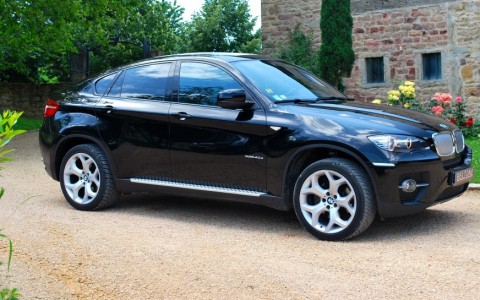 BMW X6 (E71) 40D 306cv xDrive Vous habitez loin de Lyon ? Nous venons vous chercher à la gare ou à l'aéroport.