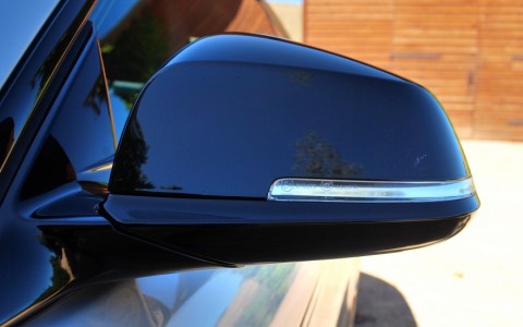 Bmw 420d Coupé xDrive Sport Coques de rétroviseurs extérieurs en noir brillant.