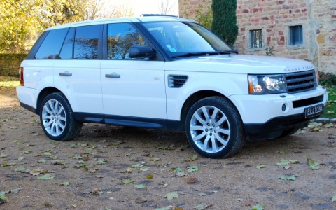 Land Rover Range Rover Sport HSE TDV6 Vous habitez loin de Lyon ? Nous venons vous chercher à la gare ou à l'aéroport.