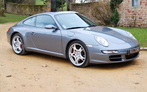 Porsche 997 Carrera S 3.8 355cv Vous habitez loin de Lyon ? Nous venons vous chercher à la gare ou à l'aéroport.