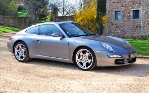 Porsche 997 Carrera S 3.8 355cv Vous habitez loin de Lyon ? Nous venons vous chercher à la gare ou à l'aéroport.