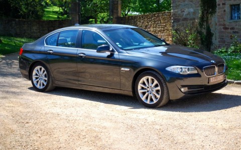Bmw 530d (F10) Limousine Luxe xDrive 258cv Vous habitez loin de Lyon ? Nous venons vous chercher à la gare ou à l'aéroport.