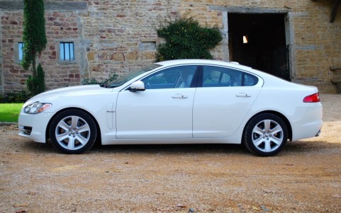 Jaguar XF 5.0 V8 385cv Luxe Premium 001 : Teinte spéciale 