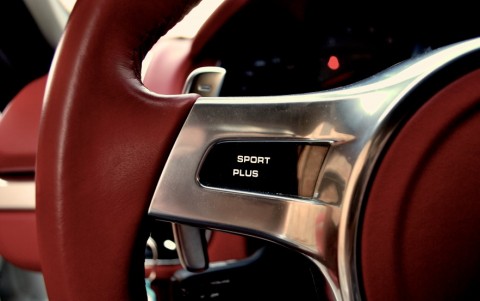 Porsche Boxster S 3.4 315cv PDK 840 : Volant SportDesign en cuir lisse (avec palette de changement de vitesse)