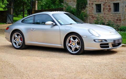 Porsche 997 Carrera S 3.8 355cv Vous habitez loin de Lyon ? Nous venons vous chercher à la gare ou à l'aéroport.