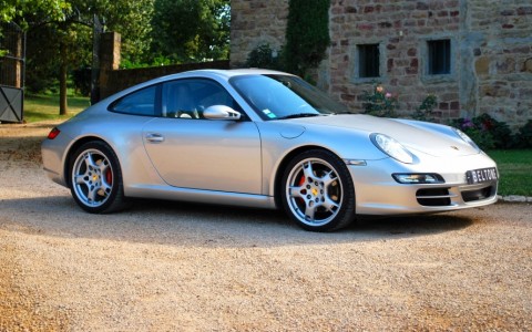 Porsche 997 Carrera S 3.8 355cv Vous habitez loin de Lyon ? Nus venons vous chercher à la gare ou à l'aéroport.