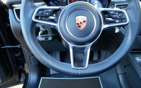 Porsche Macan Turbo Pack Performance 1N3 : Direction assistée asservie à la vitesse (Servotronic Plus)