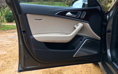 Audi S6 Avant 4.0 V8 450cv 7HC : Pack cuir étendu contreportes y compris cache airbag