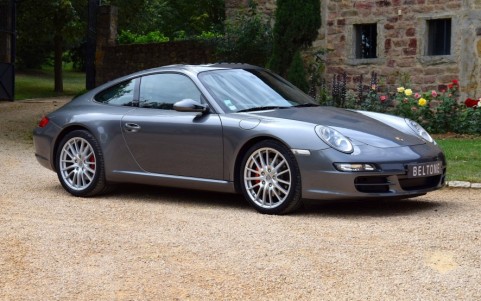 Porsche 997 Carrera S 3.8 355cv Vous habitez loin de Lyon ? Nous venons vous chercher à la gare ou à l'aéroport.