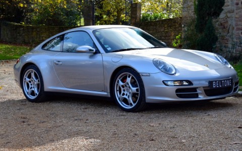 Porsche 997 Carrera 4S 3.8 355cv Vous habitez loin de Lyon ? Nous venons vous chercher à la gare ou à l'aéroport.