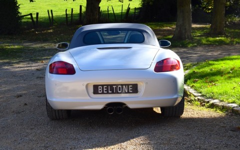 Porsche Boxster S Design Edition 2 498 : Suppression du monogramme arrière