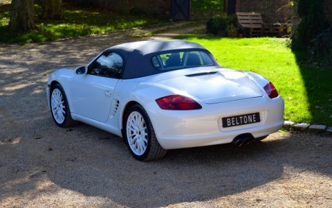 Porsche Boxster S Design Edition 2 XXF : Feux arrières rouge intégral