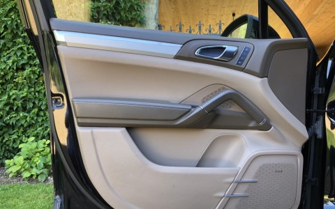 Porsche Cayenne Turbo 4.8 V8 500cv Q2J : Pack mémoire confort (14 réglages)