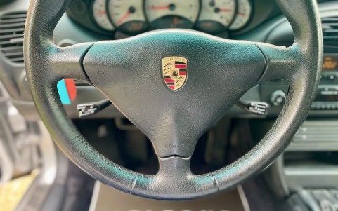 Porsche 996 Carrera 3.4 300cv 436 : Volant Sport 3 branches en cuir